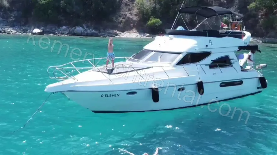 Q Eleven Yachtfoto